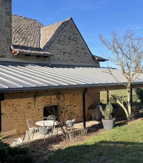 Pergola en bois et fer couvert en MaukaLine